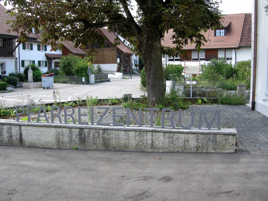 Vorplatz Pfarreizentrum